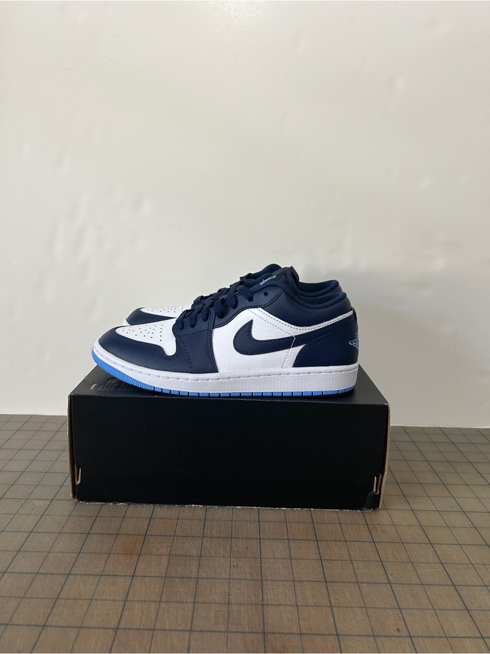 Jordan 1 Low ‘Midnight Navy University Blue’